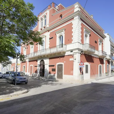 Palazzo Della Torre 002 - Historical Modern باري