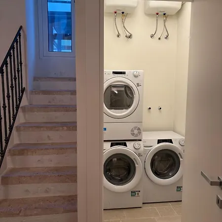 Palazzo Della Torre 002 - Historical Modern